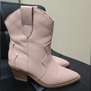 Pink Western ankle-high light pink boots. Worn once, size 6.